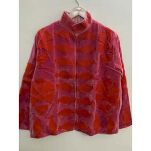 เสื้อแจ็คเก็ตกำมะหยี่ซาตินแบบกลับด้านได้ Ember Garden สีโรสแมดเดอร์ ซับในผ้าลินิน  ตัวเสื้อทำจากหนัง  ทรงสั้นสไตล์โบโฮ สำหรับฤดูใบไม้ผลิและฤดูใบไม้ร่วง - Product Image 5