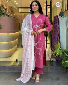 ผ้าเครปมัสลินพิมพ์ลายดอกไม้ลายปักเลื่อมสวยงามน่าทึ่งพร้อมลายดอกไม้และสวมใส่สบายสำหรับใช้ในสำนักงาน - Product Image 4