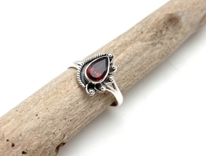 Anillo Hecho a Mano de Plata de Ley 925 con Baño de Rodio y Granate, Estilo Boho, para Mujer, Regalo para Fiesta o Boda - Product Image 3