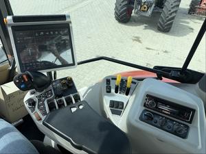 Tractor de Ruedas Usado M7 151 4WD en Nuevas Condiciones, Potencia Nominal de 40HP a 100HP, con Tracción 4x4 - Product Image 6