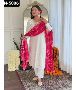Collection tendance de vêtements ethniques indiens de Reyon Slub avec Chanderi avec impression numérique avec bordure Salwar Kameez Suit pour femme - Product Image 1