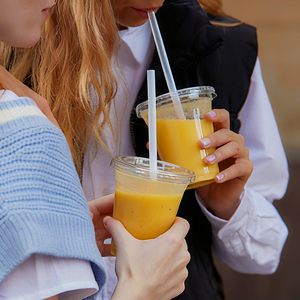 แก้วพลาสติกใสขนาด 16 ออนซ์ พร้อมฝาและหลอด สำหรับเครื่องดื่มเย็น ใช้แล้วทิ้ง เป็นมิตรกับสิ่งแวดล้อม ปลอดภัยสำหรับแช่แข็ง ปราศจากสาร BPA ป้องกันการรั่วซึม เหมาะสำหรับกาแฟเย็น ชานมไข่มุก - Product Image 6