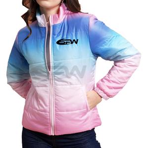 Veste d'hiver matelassée personnalisée, chaude, imperméable, à capuche, tendance, doublure en nylon et polyester respirant, pour femmes - Product Image 1