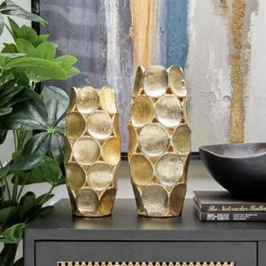 Vases en métal design haut de gamme pour un décor élégant, forme et taille personnalisées polies dorées disponibles à un prix avantageux - Product Image 2