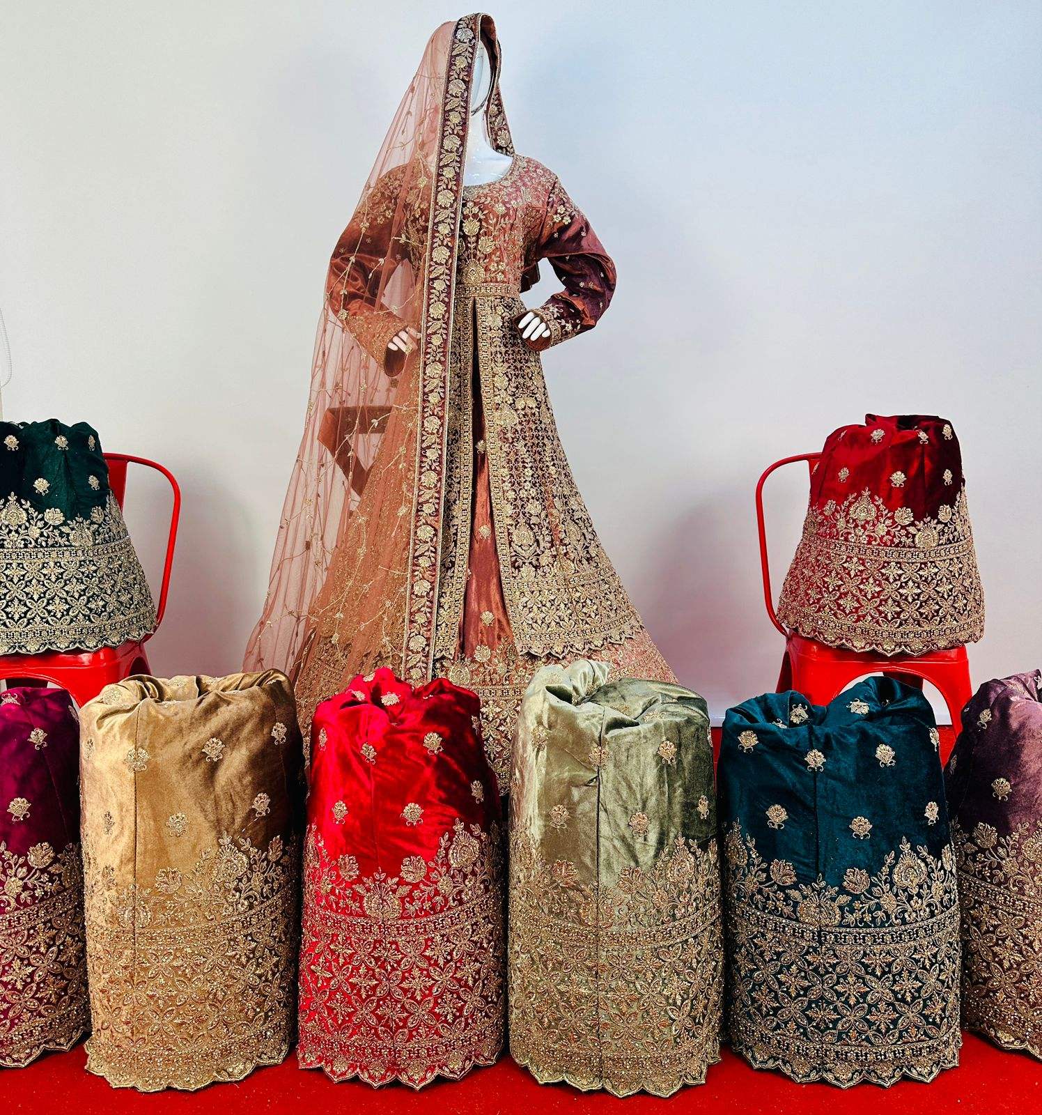 เขียวมะม่วง, พีช, ม่วง, เขียว, แดง, ทอง, เลือดหมู, โรสโกลด์