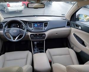 Hyundai Tucson SUV Turbo 3.5L Automatique 8 airbags TPMS Caméra arrière Sièges en cuir Phares à LED Toit ouvrant panoramique 2017 - Product Image 4
