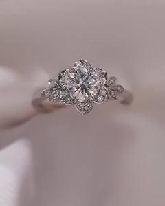 แหวนหมั้นเพชรมอยส์ซอไนต์ทรงกลมตัดขนาด7มม. | ดอกบัวประดับดอกไม้ประดับอัญมณีประดับงานแต่งงานสีทองเงิน - Product Image 2