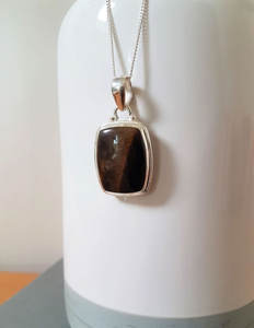 Colgante de Plata de Ley Hecho a Mano con Rodio y Piedra de Ojo de Tigre, Colgante de Latón para Compromiso o Boda, Tamaño 8X12MM, Forma Rectangular, Engaste de Bisel - Product Image 2