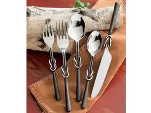 ชุดช้อนส้อมสแตนเลสทำมือ ดีไซน์หรูหรา ด้ามจับรูปทรงกระดูก ขัดเงาแบบกระจก ดีไซน์ทันสมัย เหมาะสำหรับร้านอาหารและการรับประทานอาหารพิเศษ - Product Image 4