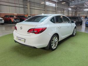 Offre exceptionnelle : Opel Astra Berline d'occasion 1. 6 T U R B O    C O S M O   -  PRÊT À EXPÉDIER - Product Image 4