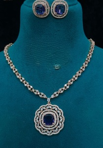 ชุดจี้ประดับเพชร CZ สีทองพร้อมต่างหูสำหรับงานแต่งงานและงานปาร์ตี้ - Product Image 3