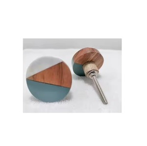 Pomo de Puerta de Madera y Resina Ecológico, Bellamente Elaborado, Elementos de Madera Natural y Resina, Producto de Artesanía en Madera - Product Image 4