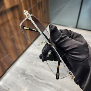 Lunettes de soleil de luxe transparentes grises anti-reflets avec monture en acier inoxydable sertie de moissanite, design classique GRA - Product Image 5