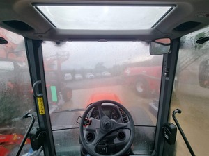 Nouveau tracteur Kubota M6122, équipement agricole et d'exploitation agricole d'occasion en stock à prix abordables - Product Image 6