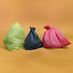 Sacs poubelle compostables, sacs poubelle de couleur personnalisée, sacs à déchets pour le nettoyage intérieur et extérieur, prix d'exportation, idéal pour la vente en gros - Product Image 1