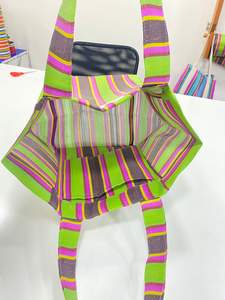 Bolsas de playa y cosméticos recicladas con telar manual de moda respetuosas con el medio ambiente personalizadas estuches de compras a rayas tejidos de plástico con cremallera reutilizables - Product Image 2