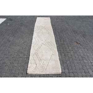 Alfombra Turca Vintage de 2.9x13.6 pies (89x414 cm), Alfombra de Lana Marroquí Blanca - Product Image 1