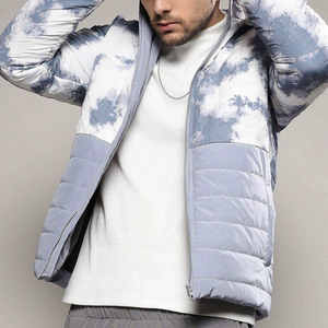 Veste matelassée pour homme, vêtements d'extérieur pour temps froid, conçue avec une structure rembourrée offrant chaleur, confort et style décontracté - Product Image 1