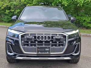 Aud-i Q7 Premium Plus 2024, bien entretenu et propre - Product Image 2