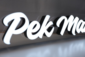 Letrero LED Metálico 3D Personalizado <span class=keywords><strong>con</strong></span> Certificación UL, Letras de PVC, Acero Inoxidable y Acrílico para Decoración de Tiendas y Empresas - Product Image 6