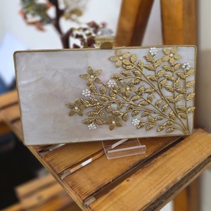 Bolso de mano de latón MOP de diseñador de lujo, bolso de alta calidad para fiesta y uso de funciones, bolsas de colección de regalos para mujeres y niñas - Product Image 1