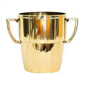 Cubo de hielo de metal de calidad superior chapado en oro con mango, elegante, duradero y perfecto para fiestas y uso en el bar del hogar - Product Image 1