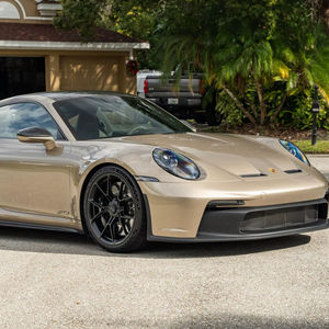 2023 911 GT3 ~1,700 Millas, Motor de 6 Cilindros en Línea de 502 hp, Color Dorado Bronce Metálico PTS - Product Image 1