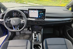Volkswagen Golf R Black Edition 2026 d'occasion en bon état, 573 miles, moteur 4 cylindres turbo, transmission intégrale, échappement, bleu métallisé Lapiz - Product Image 4