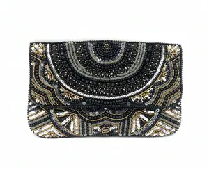 Bolso de Mano Clásico Hecho a Mano con Cuentas y Acabado de Lujo, Estilo Boho, con Detalles Coloridos Hechos a Mano - Product Image 1