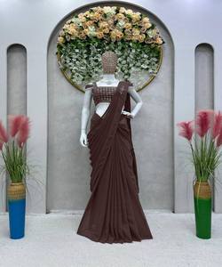 Sari en coton prêt-à-porter avec chemisier en velours et dentelle à fleurs - Product Image 2