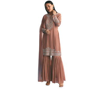 Vente en gros Peach Silk Kurta Sharara Suit avec Cutdana Sequins Work pour la fête de mariage Wear Festive Reception and Custom Orders - Product Image 3