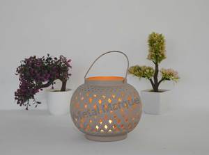 Estilo moderno Mini flor hecha a mano en relieve Metal negro T-Light linterna colgante forma de bola linterna colgante decorativa elegante votiva - Product Image 4