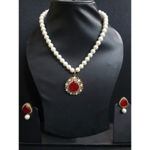 Ensemble de collier de perles Kundan avec pendentif en pierre rouge et boucles d'oreilles Bijoux traditionnels pour femmes Ensemble élégant de vêtements de mariée et de fête - Product Image 2