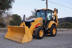 Vente flash : Chargeuse-pelleteuse Caterpillar 420F2 4WD d'occasion, bien entretenue, prête à l'excavation - Product Image 4