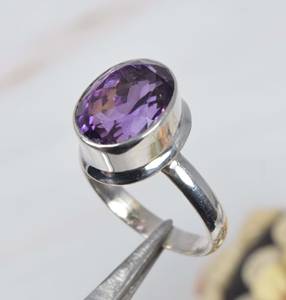 Bague Art Palace en argent sterling 925 avec améthyste violette taille ovale, sertie clos, certifiée par un tiers, vente en gros de bijoux indiens - Product Image 1
