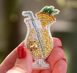 Charme en tissu brodé à la main avec des perles, multicolore, écologique, dernier design tendance et luxueux pour les mariages, élégant pour Noël - Product Image 3