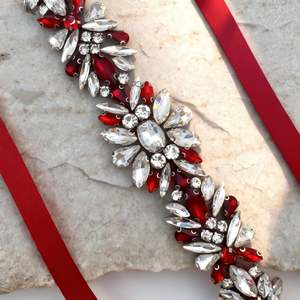 Cinturón Ajustable con Pedrería Borgoña Bridella BS122R para Bodas, Bailes de Graduación y Eventos Formales - Product Image 2