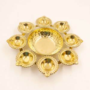 Artisanat indien en laiton, Urli Diya fantaisie pour la décoration festive et de mariage, fabriqué en laiton pur - Product Image 1