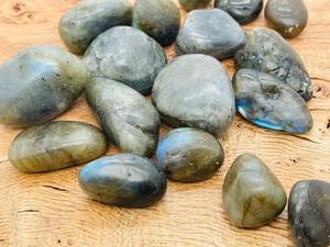 Piedra preciosa suelta LabradoriteTumbled natural personalizada con tamaño y forma al por mayor a granel - Product Image 4