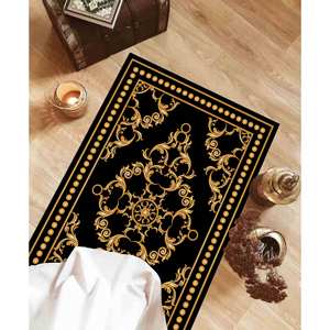 พรมละหมาดลายบาโรกสีทอง: พรมพิมพ์ลายศาสนาอิสลามสีดำ พร้อมพรมขนนุ่ม - Product Image 1