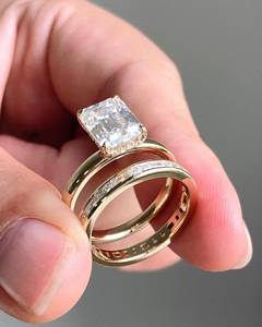 Conjunto nupcial de moissanita de corte esmeralda de 3 quilates, anillo de compromiso de moissanita de Halo oculto con banda, anillo de boda de corte esmeralda brillante - Product Image 2