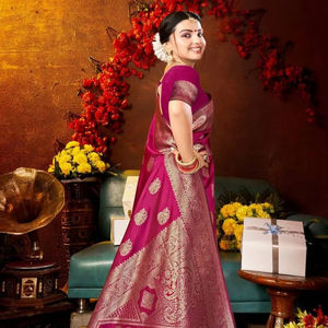 Vente en gros Vêtements de mariage Collection de saris en soie Sarees de mariée exquis avec un travail Zari complexe et des conceptions traditionnelles - Product Image 1