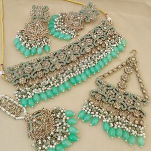 Hermoso Collar Gargantilla Chapado en Oro de Primera Calidad con Hermosos Aretes, Maang Tikka y Pasa, Perfecto para Bodas - Product Image 5