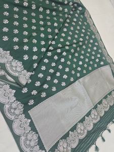 Magnifique Saree en Chiffon Doux et Lisse, Tissé à la Main Traditionnellement, avec Motif Zari Argenté et Bordure Banarasi, Idéal pour les Fêtes et la Protection Solaire - Product Image 6