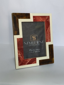 Cadre photo en résine d'os marbré avec incrustation géométrique en matériaux mixtes Design moderne pour la décoration intérieure Affichage d'images Article cadeau astucieux - Product Image 4