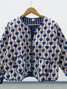 Chaqueta corta floral de algodón acolchado azul Chaqueta corta acolchada de algodón con estampado floral Abrigo corto de gamuza de verano recortado de algodón para mujer - Product Image 3