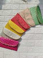 Pochette de soirée brodée à sequins dorés, style ethnique indien, avec fermeture éclair, faite main par un designer, idéale pour mariages et fêtes