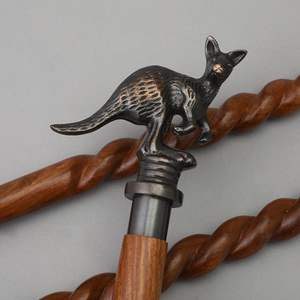 Bastón Decorativo Hecho a Mano, Bastón de Paseo Artesanal con Diseño Elegante - Product Image 4