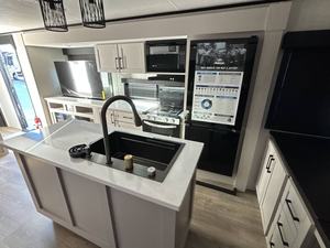 Nueva Caravana de Lujo Jayco Jay F-e-a-t-h-e-r 27MK 2026, Remolque de Viaje Tipo Lágrima para Acampar al Aire Libre, Mini Caravana - Product Image 4