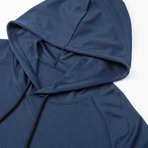 Sweat-shirt à capuche décontracté pour homme personnalisé, uni, coupe courte, 100% polyester, maille légère, respirant, évacuant l'humidité, séchage rapide, régulier - Product Image 3